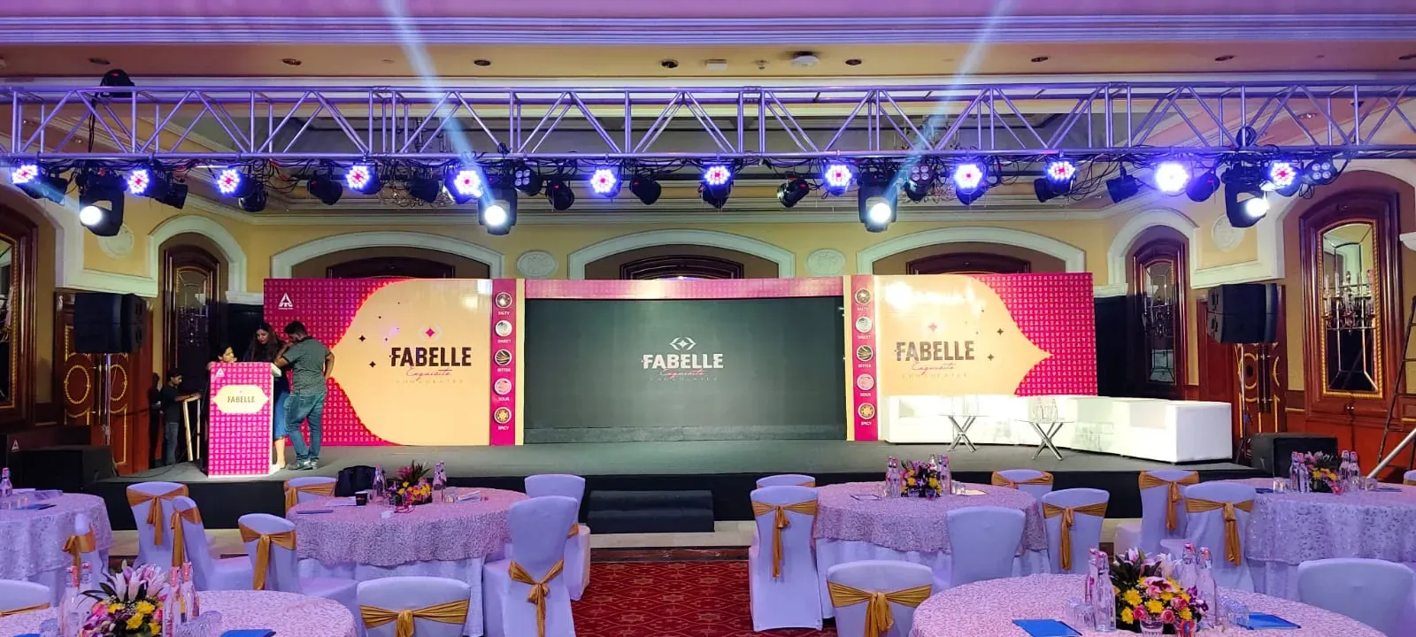 ITC Fabelle — Panel-discussion set